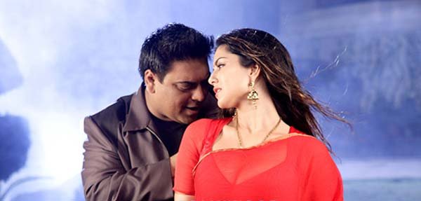 कुछ कुछ लोचा है, सनी लियोन, एवलीन शर्मा, sunny leone, Evelyn Sharma, kuch kuch locha hai, kuch kuch locha hai movie, kuch kuch locha hai songs, kuch kuch locha hai trailer, kuch kuch locha hai review, bollywood news