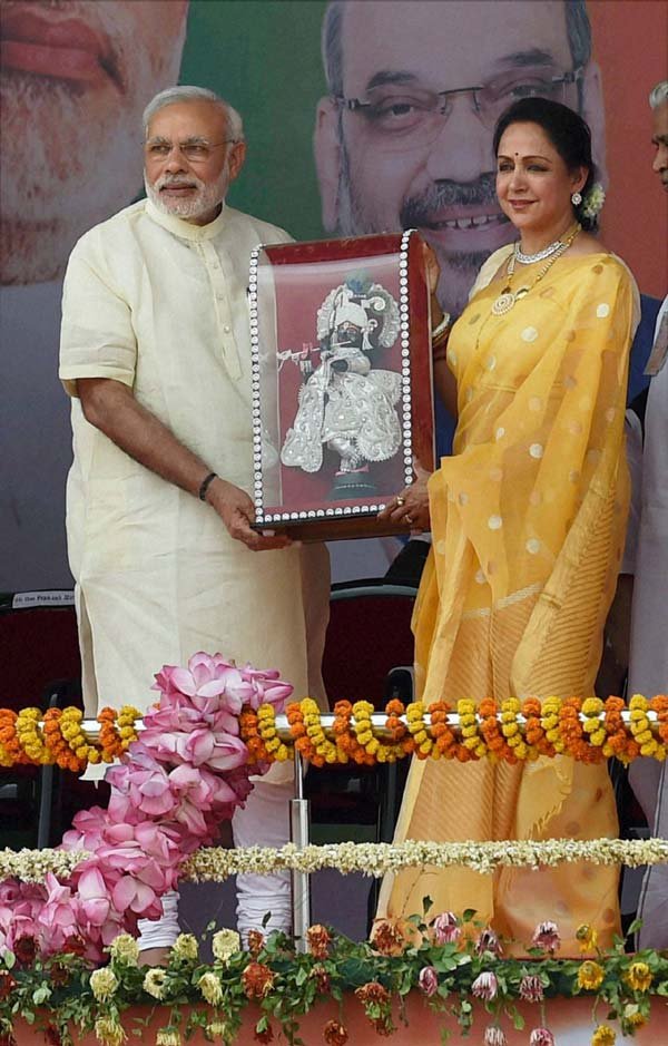 नरेन्द्र मोदी, मथुरा रैली, नरेन्द्र मोदी मथुरा रैली, नरेन्द्र मोदी मथुरा में, Narendra Modi, Mathura Rally, Narendra Modi Mathura Rally, Narendra Modi in Mathura, PM Narendra Modi, Narendra Modi Mathura Rally Photos, Narendra Modi Mathura Rally Videos, Narendra Modi Mathura Rally Latest News