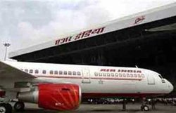 एअर इंडिया: उड़ान में जो हुई देरी, चालक दल के 17 सदस्य बर्खास्त