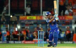 IPL 8: मुंबई ने सुपरकिंग्स को 25 रन से हराया, तीसरी बार फाइनल में बनाई जगह