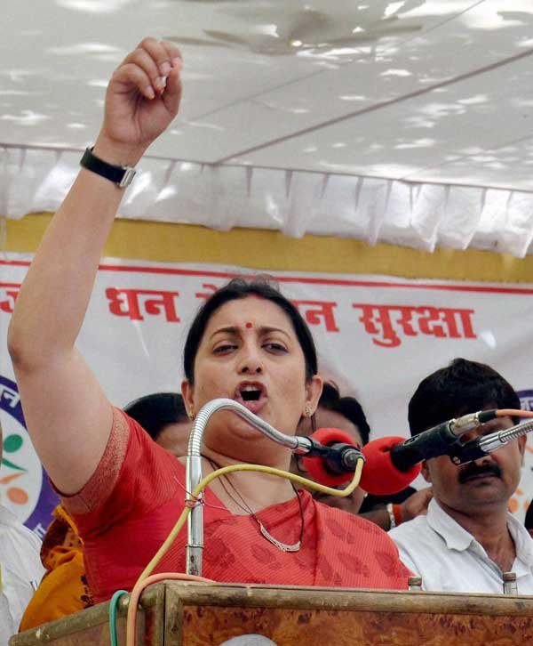 प्रियंका गांधी, स्मृति ईरानी, आईआईआईटी, प्रियंका गांधी vs स्मृति ईरानी, रायबरेली, कांग्रेस, बीजेपी, भाजपा, priyanka gandhi, smriti irani, priyanka smriti irani, IIIT, IIIT Rae bareli, Sonia Gandhi, Sonia gandhi constituency, Congress, HRD ministry, Education ministry, india news, education news, India politics, latest news