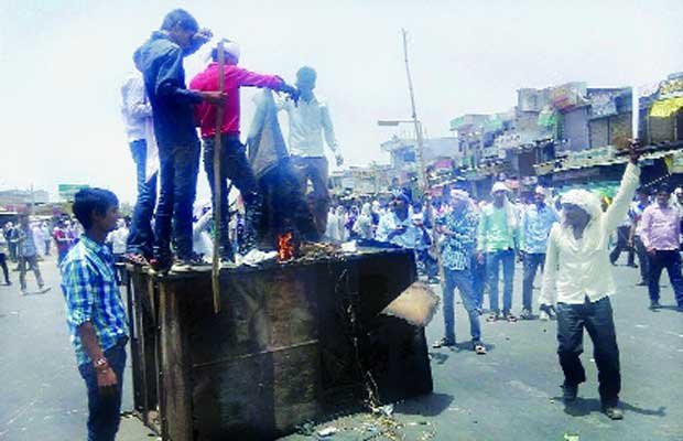 गुर्जरों की वजह से जयपुर-आगरा हाइवे और कई अन्य मार्गों पर हुआ यातायात ठप