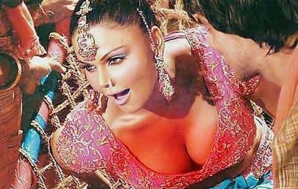 बॉलीवुड में अपने संजीदा अभिनय के लिये मशहूर ओम पुरी का कहना है कि फिल्मों में आइटम नंबर अश्लीलता से फिल्माए जाते हैं।
