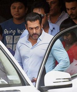 सलमान खान की सजा टली, मुंबई हाई कोर्ट से नियमित ज़मानत