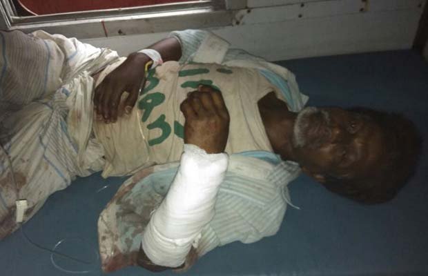 पश्चिम बंगाल, कोलकाता लोकल ट्रेन ब्लास्ट, कोलकाता, टीटागढ ट्रेन धमाका, देसी बम, टीटागढ स्टेशन, क्रूड बम विस्फोट, ट्रेन में ब्लास्ट, titagarh train explosion, titagarh local train explosion, titagarh station, explosion in train, sealdah main line, kolkata sub urban train, sealdah station, titagarh local train, breaking news, Kolkata news, West Bengal news, india news