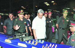 पाकिस्तान ने आतंकवाद पर पर्रिकर के बयान पर जताई चिंता