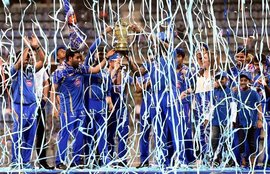 आईपीएल 8, मुंबई इंडियन्स, मुंबई इंडियन्स जश्न, आईपीएल 2015, मुंबई इंडियन्स आईपीएल ट्रॉफी, आईपीएल आठ, आईपीएल न्यूज़, वानखेड़े स्टेडियम, मुंबई इंडियन्स जीत का जश्न, नीता अंबानी, सचिन तेंदुलकर, हरभजन सिंह, Mumbai Indians, Mumbai Indians Celebration, Mumbai Indians IPL Trophy, Mumbai Indians Win IPL, Mumbai Indians Wankhede Stadium, Sachin Tendulkar, Harbhajan Singh, Kieron Pollard, Nita Ambani, Mumbai Indians News, IPL 8, IPL 2015
