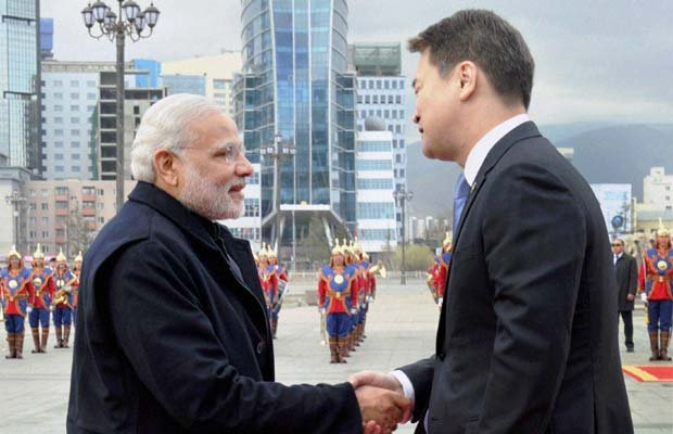 नरेंद्र मोदी, नरेंद्र मोदी मंगोलिया दौरा, मंगोलिया में नरेंद्र मोदी, मंगोलिया प्रधानमंत्री चिमेद सायखानबिलेग, Narendra Modi, Prime Minister Narendra Modi, Modi Mongolia Visit, Chimed Saikhanbileg, India-Mongolia Joint School, Nuclear agreement, Mongolia News