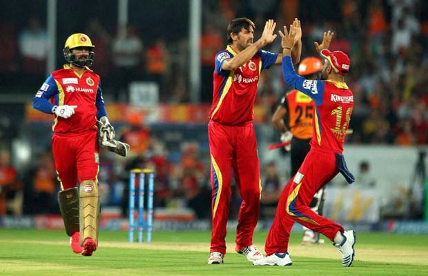 रॉयल चैलेंजर्स बंगलूर, सनराइजर्स हैदराबाद, आईपीएल 8, RCB Beat SRH, RCB vs SRH, RCB vs SRH Score, RCB vs SRH Scorecard, RCB vs SRH IPL, Sunrisers Hyderabad, Royal Challengers Bangalore, Duckworth Lewis Method, IPL 8, IPL2015, IPL News