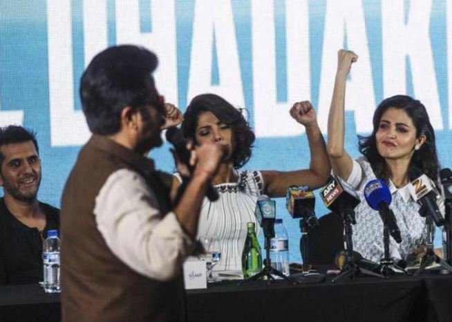 दिल धड़कने दो, दिल धड़कने दो स्क्रीनिंग, प्रियंका चोपड़ा, रणवीर सिंह, अनुष्का शर्मा, फरहान अख्तर, अनिल कपूर, बॉलीवुड, बॉलीवुड न्यूज़, बॉलीवुड की खबरें, बॉलीवुड समाचार, मनोरंजन, Dil Dhadakne Do, Dil Dhadakne Do screening, Screening 3 June, Priyanka Chopra, ranveer singh, anushka sharma, Anil Kpaoor, Mumbai, Bollywood, Entertainment News