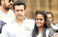 सलमान की बहन की राखी और मां की दुआओं के आगे झुक गया भगवान