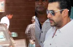 अदालत के फ़ैसले के बाद सलमान से मिले आमिर और राज ठाकरे