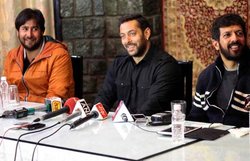 क्या करेंगे सलमान खान, लग गया अश्लीलता का आरोप!