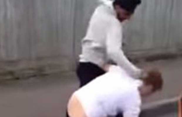 वीडियो: देखें कैसे सिख लड़के का अंग्रेज छात्र पर फूटा गुस्सा