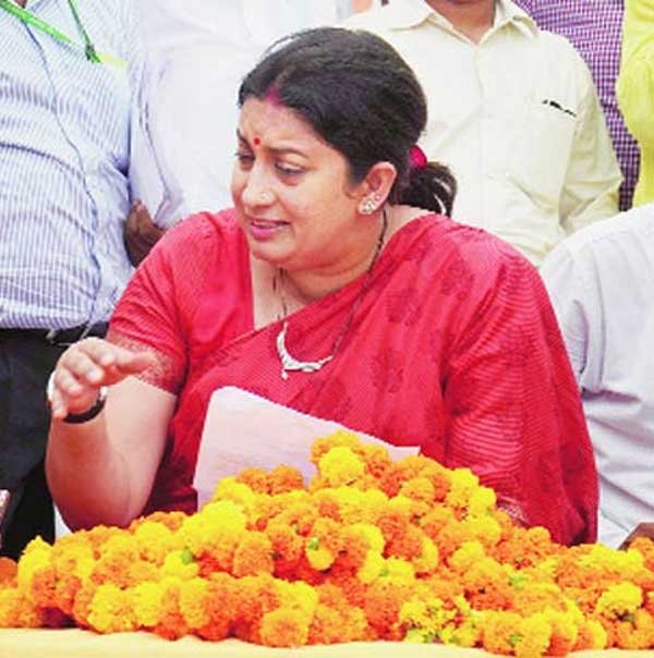 प्रियंका गांधी, स्मृति ईरानी, आईआईआईटी, प्रियंका गांधी vs स्मृति ईरानी, रायबरेली, कांग्रेस, बीजेपी, भाजपा, priyanka gandhi, smriti irani, priyanka smriti irani, IIIT, IIIT Rae bareli, Sonia Gandhi, Sonia gandhi constituency, Congress, HRD ministry, Education ministry, india news, education news, India politics, latest news