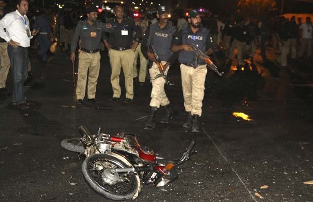गद्दाफी स्टेडियम, आत्मघाती हमला, पाकिस्तान और जिम्बाब्वे, पाकिस्तान और जिम्बाब्वे मैच, पाकिस्तान समाचार, Gaddafi Stadium, Pakistan Zimbabwe Match, Pakistan vs Zimbabwe, Pakistan Zimbabwe ODI, Suicide Blast Lahore, Pakistan News