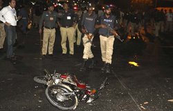गद्दाफी स्टेडियम के निकट आत्मघाती विस्फोट, दो लोगों की मौत