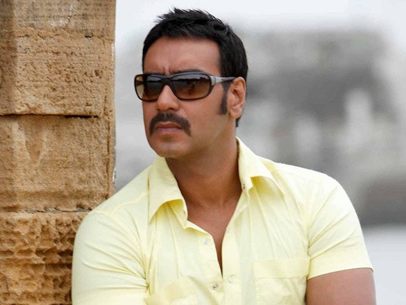 जी हां, अजय देवगन ने अपनी आने वाली फिल्म दृश्यम के लिए दस राष्ट्रीय पुरस्कार विजेताओं की टीम बनायी है। (फोटो: बॉलीवुड हंगामा)