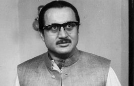 अनुपम खेर, बॉलीवुड के 31 साल, सारांश, करमा, बॉलीवुड, बॉलीवुड की खबरें, बॉलीवुड न्यूज़, बॉलीवुड समाचार, मनोरंजन, Anupam Kher, actor Anupam Kher, Anupam Kher movies, Anupam Kher 31 years in bollywood, Anupam Kher bollywood, saraansh, Anupam Kher in saraansh, entertainment news, mahesh bhatt, amitabh bachchan