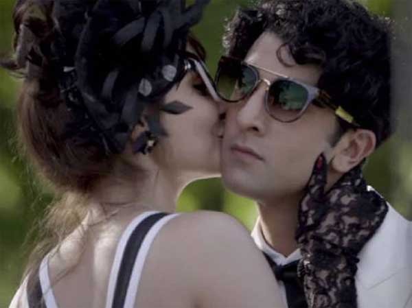 किसी फिल्म के लिए महत्वाकांक्षा कोई बुरी बात नहीं है लेकिन जब यह बड़े बजट की कोई मुंबईया फिल्म हो तो उम्मीदें काफी बढ़ जाती हैं। बहरहाल, इससे उम्मीदों के टूटने का भी खतरा ज्यादा रहता है। (फ़ोटो-बॉलीवुडहंगामा.कॉम)
