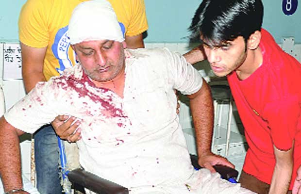 जब पिता ने किया बेटी का बचाव, तो हो गया जानलेवा हमला