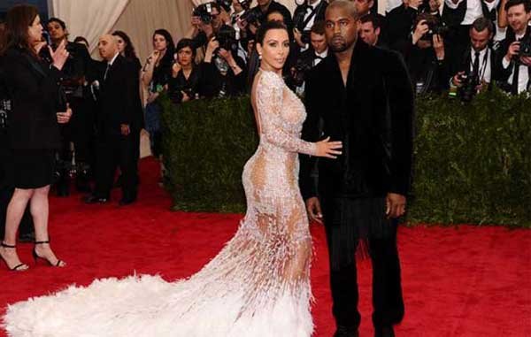 फीमेल फर्स्ट की खबर के मुताबिक, पिछले साल मई में कान्ये के साथ शादी करने वाली औैर 22 महीने की बेटी नार्थ की मां कारदाशियां (34) ने इंस्टाग्राम पर अपने पति की तारीफ की है। (फोटो: एपी)