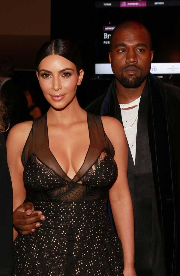 ‘मदर्स डे’ पर कान्ये वेस्ट के रोमांटिक अंदाज से अभिभूत रियलिटी टीवी स्टार किम कारदाशियां ने अपने पति को बेहतरीन पति बताया है। (फोटो: एपी)