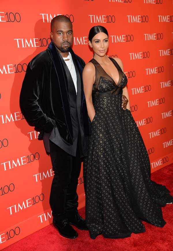 कारदाशियां ने लिखा है कि वह ब्राजील में थी और उनके पति ने मदर्स डे पर पूरे कमरे को हजारों गुलाबों के फूलों से भर दिया। (फोटो: एपी)