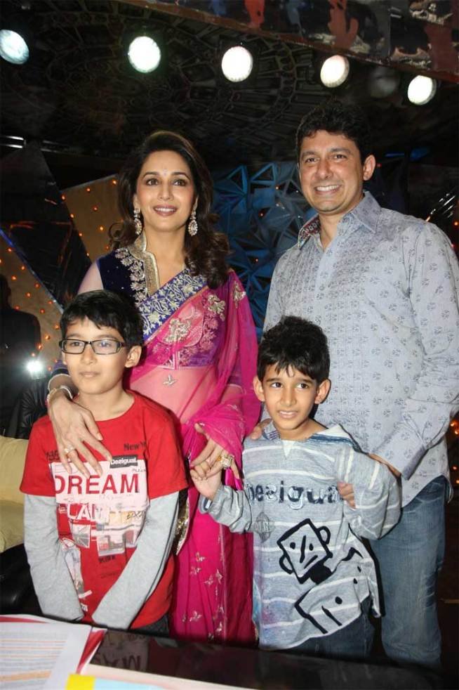 डासिंग दीवा अपना जन्मदिन सादगी से अपने घरवालों के साथ मना रही हैं।