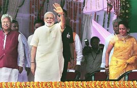नरेंद्र मोदी, मथुरा में पीएम मोदी, मोदी सरकार के एक साल, जनकल्याण रैली, मोदी 365, यूपीए, अच्छे दिन, नरेंद्र मोदी की खबरें, modi, narendra modi, modi mathura, modi mathura rally, pm modi in mathura, narendra modi in mathura, mathura rally bjp, bjp mathura rally, modi one year, modi govt one year, pm narendra modi 1 year, modi news, india news, mathra news, latest news, top stories