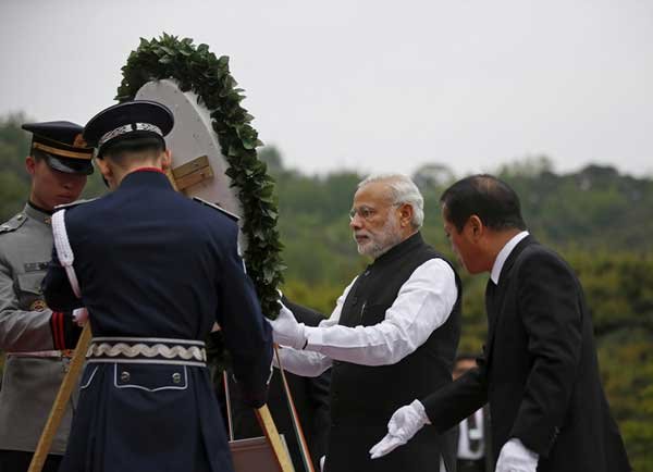 मोदी ने कहा, ''विकास का रास्ता कठिन है पर मैं मक्खन नहीं, पत्थर पर लकीर खींचना जानता हूं। (फोटो: एपी)