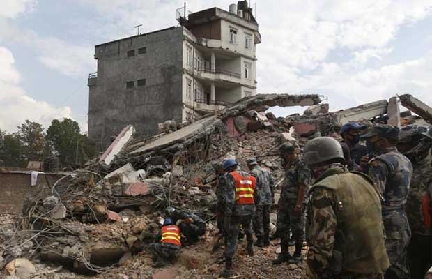 नेपाल भूकंप: मरने वालों की संख्या पहुंची 7,040