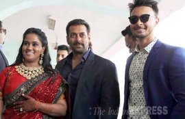 सलमान खान, सलमान खान अर्पिता खान, अर्पिता की रिसेप्शन पार्टी, हिमाचल प्रदेश, सलमान खान मंडी फोटो, मंडी रिसेप्शन फोटो, सलमान खान अर्पिता खान शर्मा, बॉलीवुड, बॉलीवुड की खबरें, बॉलीवुड न्यूज़, बॉलीवुड समाचार, मनोरंजन, Salman Khan, Arpita Khan Sharma, Salman Khan Mandi photos, Salman Khan Arpita Khan Sharma, Arpita Khan reception photos, Mandi reception photos, Bollywood, Entertainment News