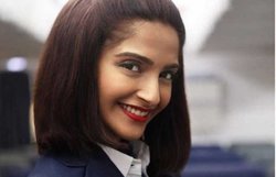 सोनम कपूर पर जच रहा नीरजा भनोट का रूप