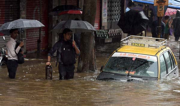 मुंबई बारिश, मुंबई में बारिश, मुंबई में भारी बारिश, मुंबई की बारिश, mumbai rains, mumbai rains today live, mumbai rains today, mumbai rains forecast, mumbai rains today trains, mumbai rains news, mumbai rains today photos, heavy rain in mumbai today, mumbai rains today news, mumbai news, mumbai weather