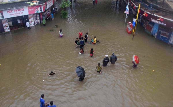 mumbai rains news, mumbai rains today, mumbai rains today news, मुंबई बारिश, मुंबई में बारिश, मुंबई में भारी बारिश, मुंबई की बारिश, mumbai rains latest news, mumbai rains today trains, mumbai rains today live, mumbai rains today forecast, mumbai rains today photos, mumbai weather, mumbai rains today 2014, rain in mumbai today, rain in mumbai latest news