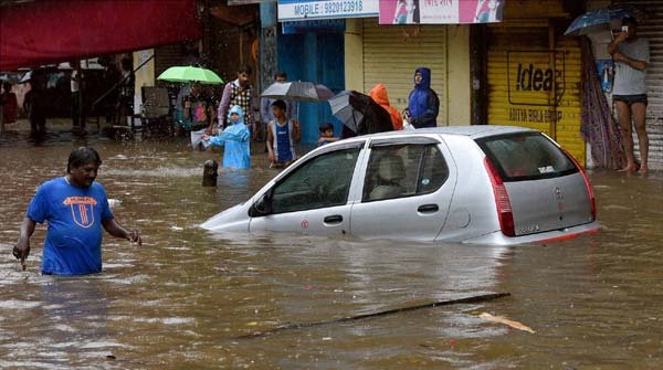 mumbai rains news, mumbai rains today, mumbai rains today news, मुंबई बारिश, मुंबई में बारिश, मुंबई में भारी बारिश, मुंबई की बारिश, mumbai rains latest news, mumbai rains today trains, mumbai rains today live, mumbai rains today forecast, mumbai rains today photos, mumbai weather, mumbai rains today 2014, rain in mumbai today, rain in mumbai latest news