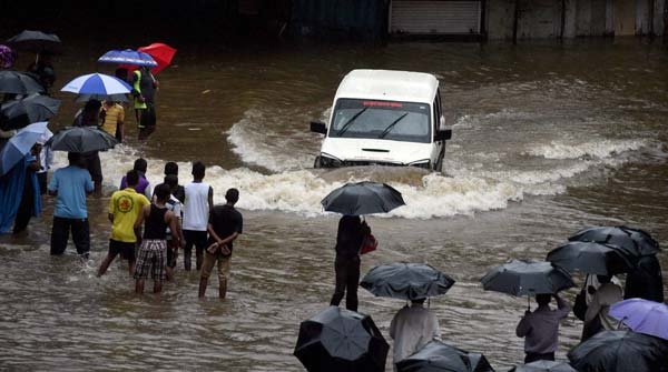 mumbai rains news, mumbai rains today, mumbai rains today news, मुंबई बारिश, मुंबई में बारिश, मुंबई में भारी बारिश, मुंबई की बारिश, mumbai rains latest news, mumbai rains today trains, mumbai rains today live, mumbai rains today forecast, mumbai rains today photos, mumbai weather, mumbai rains today 2014, rain in mumbai today, rain in mumbai latest news