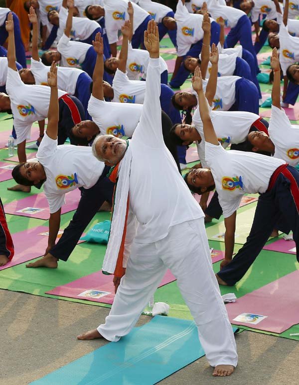 अंतर्राष्ट्रीय योग दिवस, प्रधानमंत्र नरेंद्र मोदी, विश्व योग दिवस, राजपथ पर योग दिवस, नरेंद्र मोदी योगासन, Internatinal Yoga Day, PM Narendra Modi, World Yoga Day, Rajpath Yoga Day, Narendra Modi Yoga, Happy Yoga Day, Yoga Day News, Narendra Modi News