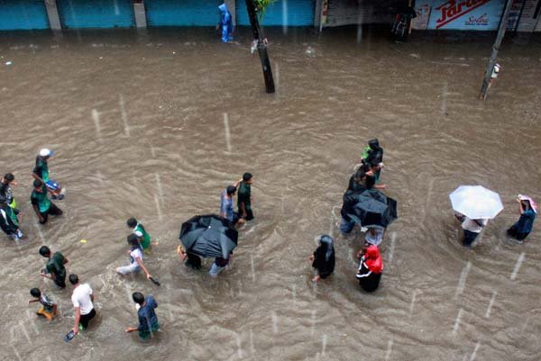 मुंबई बारिश, मुंबई में बारिश, मुंबई में भारी बारिश, मुंबई की बारिश, mumbai rains, mumbai rains today live, mumbai rains today, mumbai rains forecast, mumbai rains today trains, mumbai rains news, mumbai rains today photos, heavy rain in mumbai today, mumbai rains today news, mumbai news, mumbai weather