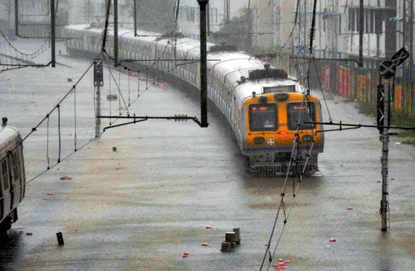 मुंबई बारिश, मुंबई में बारिश, मुंबई में भारी बारिश, मुंबई की बारिश, mumbai rains, mumbai rains today live, mumbai rains today, mumbai rains forecast, mumbai rains today trains, mumbai rains news, mumbai rains today photos, heavy rain in mumbai today, mumbai rains today news, mumbai news, mumbai weather