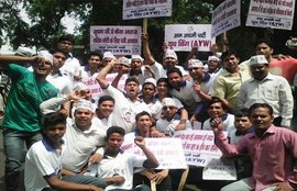आम आदमी पार्टी, आम आदमी पार्टी प्रदर्शन, आम आदमी पार्टी दिल्ली, ललित मोदी विवाद, सुषमा स्वराज, वसुंधरा राजे, AAP, AAP Youth Wing, Aap Protest, Sushma Swaraj, Sushma Swaraj residence, Vasundhara Raje, Lalit Modi Row, AAP Protest Lalit Modi Row