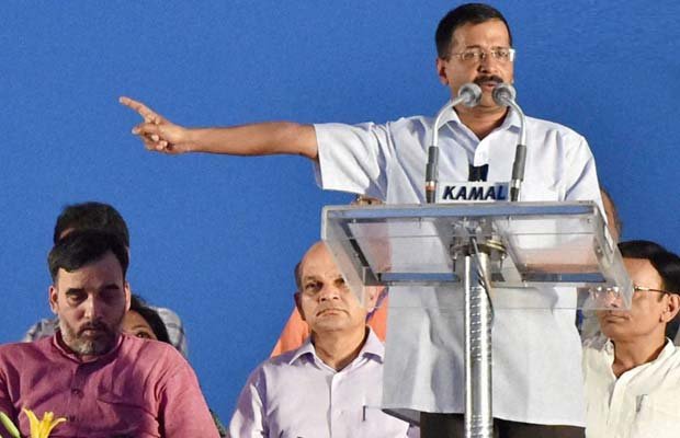 विज्ञापन विवाद: भाजपा ने कहा, केजरीवाल अपनी मर्यादाएँ न लांघें