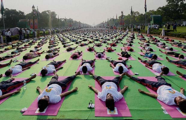 चीनी चटाइयां, विश्व योग दिवस, अंतर्राष्ट्रीय योग दिवस, चीनी चटाइयों पर योग दिवस, प्रधानमंत्री नरेंद्र मोदी, मेक इन इंडिया, Chinese mats, International Yoga day, Yoga day on Chinese Mats, Chinese Mats Yoga Day, Narendra Modi, Make In India, Congress