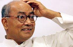 नरेंद्र मोदी नौटंकी से अपनी नाकामियों को छिपा रहे हैं: दिग्विजय सिंह