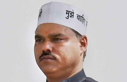तोहमत के बाद तोमर से छूटता दिख रहा ‘आप’ का साथ