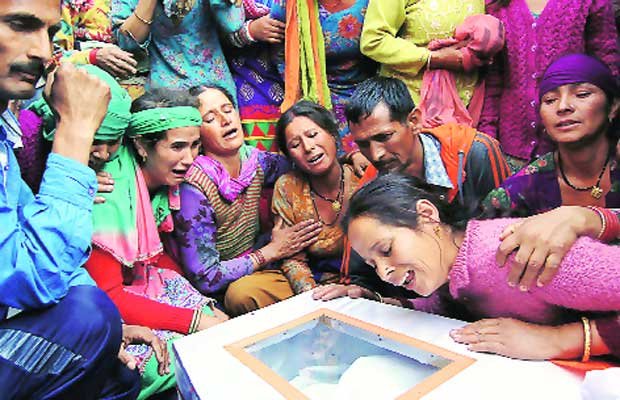 नम आंखों से हिमाचल के सात सपूतों को अंतिम विदाई