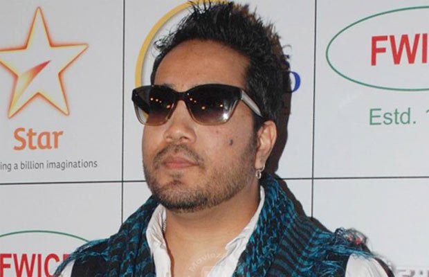 Mika Singh हुए फैन को थप्पड़ मारने के आरोप में गिरफ्तार, बाद में बेल पर रिहा