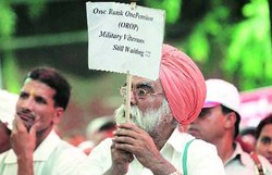 कांग्रेस ने प्रधानमंत्री से पूछा: आखिर कब लागू होगा ‘वन रैंक वन पेंशन’ योजना