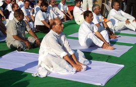 राजनाथ सिंह, गृह मंत्री राजनाथ सिंह, राजनाथ सिंह योग, अंतरराष्ट्रीय योग दिवस, राजनाथ सिंह संदेश, Rajnath Singh, Home Minister Rajnath Singh, Rajnath Singh Yoga, Internatiomal Yoga Day, Rajnat Singh News